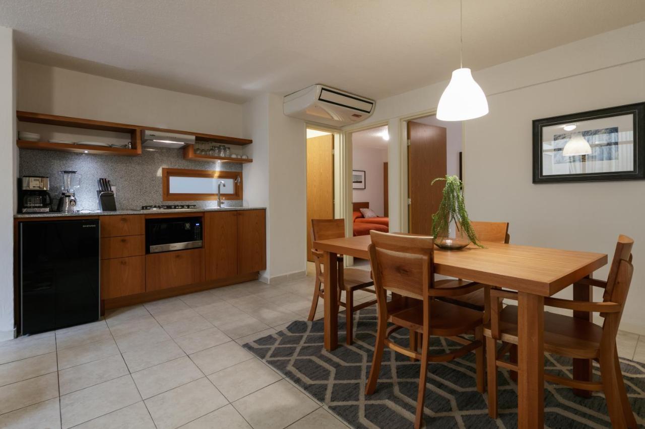 West End Apartahotel *