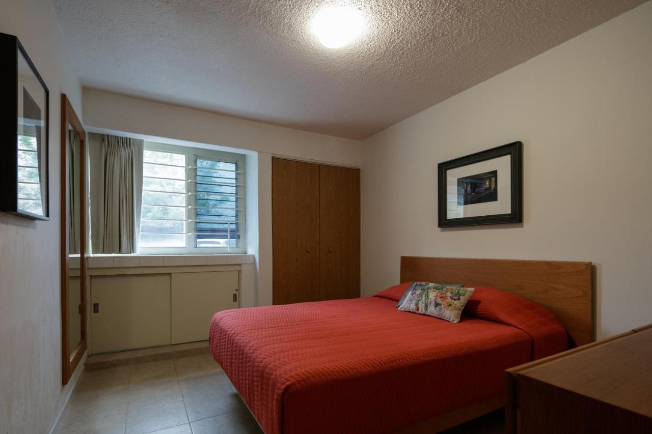 West End Apartahotel *
